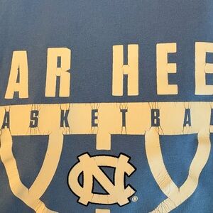 The Nike Tee UNC Tar Heels Basketball Men’s Short Sleeve Carolina Blue T Shirt M